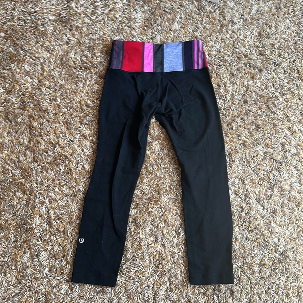 Lululemon black capris - size 2 - Picture 2 of 2